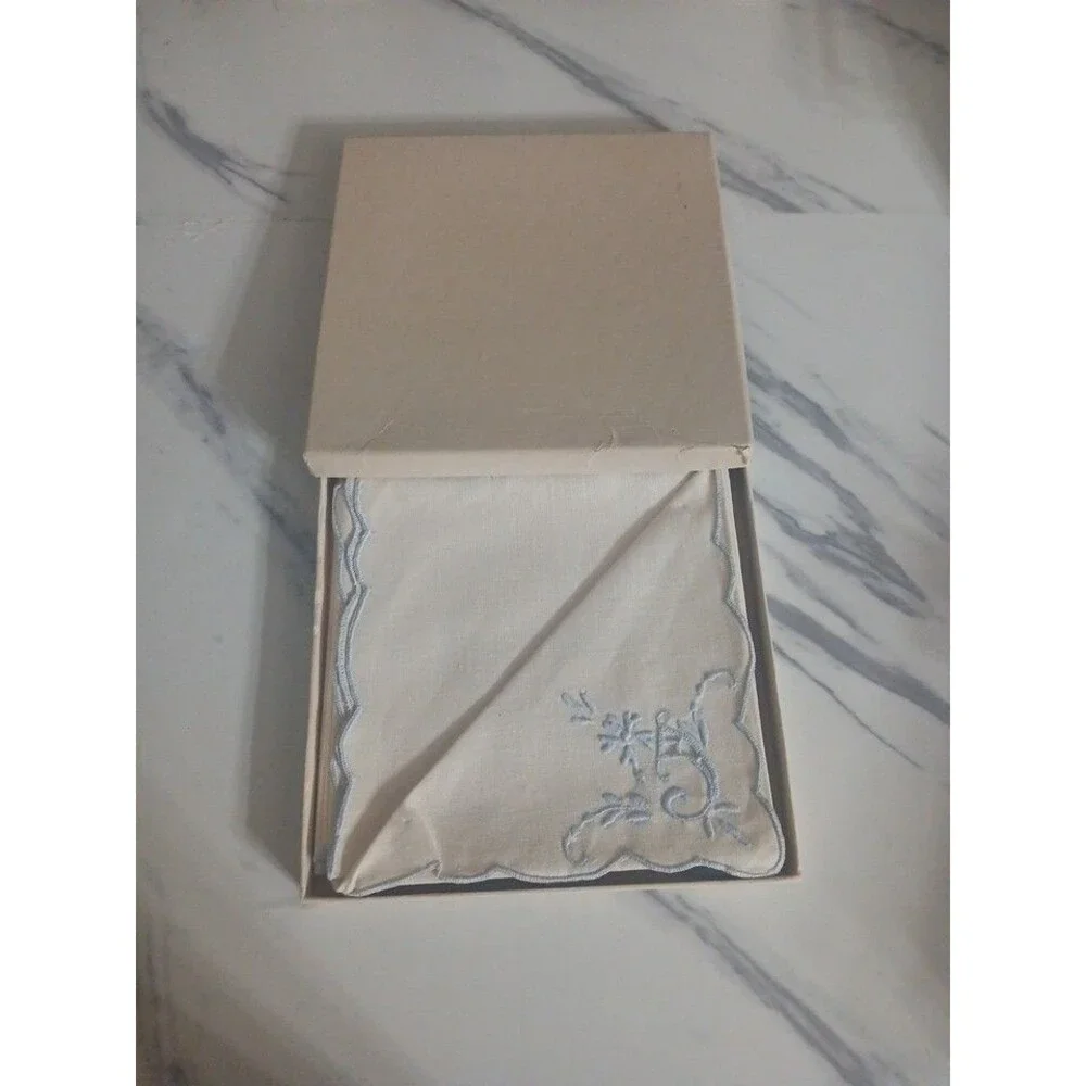 Vintage Cloth Napkins Rectangle Dining Entertaining White Blue Floral Set Of 4